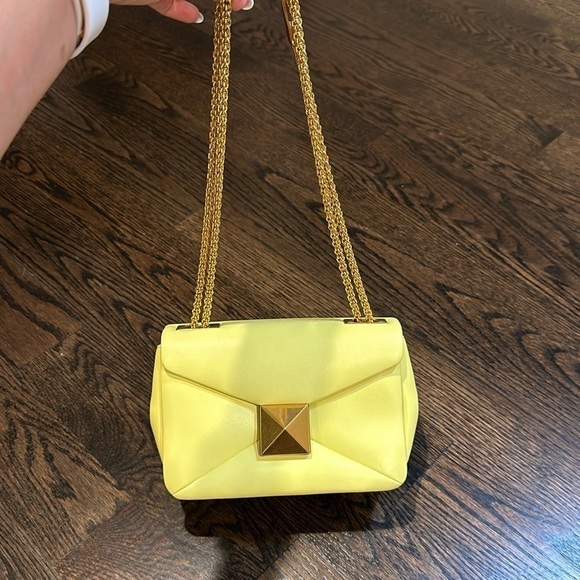 Valentino Garavani Nappa One Stud Chain Clutch Pale Yellow - Picture 10 of 10